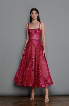 Red Evening Dresses Elegant, Prom Dress Midi, Midi Prom Dress, Kebaya Brokat, Bronx And Banco, Looks Party, Gala Dresses