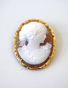 Vintage 14K Gold Cameo Brooch/Pendant/Choker Vintage Gold Intaglio Brooches, Classic Gold Brooch With Intaglio Detail, Classic Gold Intaglio Brooch, Carved Oval Brooch For Formal Occasions, Classic Gold Intaglio Brooches, Elegant Medallion Brooch For Collectors, Classic Gold Brooches With Intaglio, Carved Oval Brooch For Formal Wear, Carved Yellow Gold Brooches For Wedding