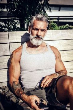 © Bastian Harting (Page 2) of results Barba Hipster, Anthony Varrecchia, Smart Men, Men With Beards, Beard Tattoo, Chuck Norris, People Dress