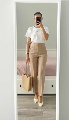 Trousers Women Outfit, Casual Work Outfits Women, Business Professional Outfits, Lawyer Outfit, Business Outfits Women, Stylish Work Attire, Business Casual Outfits For Work, Elegante Casual, Classy Work Outfits