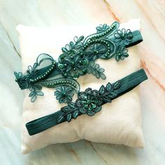 Green Garter, Emerald Wedding Colors, Emerald Green Wedding Theme, Hunter Green Wedding, Lace Wedding Garter Set, Lace Garter Set, Green Wedding Dresses, Wedding Garter Lace