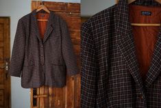 Vintage wool blend, chestnut brown, plaid, autumnal palette houndstooth, dark academia wool blend blazer by Malli Mari, made in Finland, fits size L-XL woman. MATERIAL: 85%wool, 15%polyamid CONDITION: great vintage condition* *Please note: with all pre-owned, vintage garments a certain wear/age to them is normal and expected. Consider your choice if you think otherwise. COLORS are displayed as close to real as possible yet keep in mind there can be slight difference in tones due to the settings Fall Wool Plaid Blazer, Fall Workwear Sport Coat With Houndstooth Pattern, Fall Houndstooth Sport Coat For Workwear, Fall Houndstooth Sport Coat For Work, Fall Tweed Business Blazer, Plaid Sport Coat For Tailoring In Fall, Winter Plaid Blazer For Business Casual, Tailored Plaid Sport Coat For Fall, Brown Houndstooth Tweed Jacket For Office