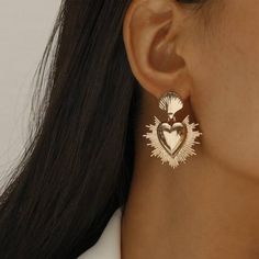 Gold Heart Shaped Dangle Earrings Perfect For Valentine’s Day! Sparkly Accessories, Crystal Heart Earrings, Mexican Jewelry, Bold Accessories, Romantic Jewellery, Cute Gift Boxes, Sacred Heart, Trendy Jewelry, Crystal Heart