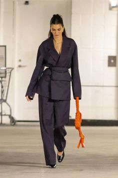 #look #classy #orange #black #ensemble Code Outfit, Hailey Rhode Baldwin, Custom Outfits, Kendall Jenner Street Style, Kendall Style, The Last 10 Years, Look Formal, Kendall Jenner Outfits