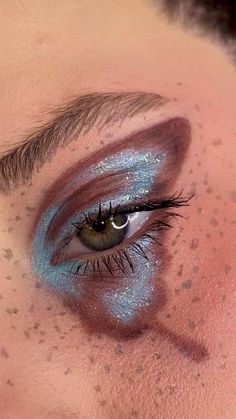 Glass Animals Concert Makeup, Enchanted Forest Makeup Looks, Bright Makeup Tutorial, Small Lid Space Eye Makeup, Wavy Eyeshadow, Unique Everyday Makeup, Lover Inspired Makeup, New Year Makeup Tutorial, Disco Ball Makeup