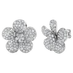 Wow! These large and stunning floral design stud earrings will really make a statement! Crafted of 14K gold in your choice of yellow or white gold these earrings offer 212 natural round white diamonds with a color and clarity of GH-SI1. Butterfly pushback closure. These earrings measure 1 inches. - 14K Gold (Let us know if you want them in white or yellow gold) - 5.84 grams of gold - 212 Natural Round Diamonds - Diamond Weight 3.89 carats - Diamond Color & Clarity is GH-SI1 - Butterfly Pushback Diamond Flower Earrings, Clover Earrings, Earrings Flower, Vintage Clip, Diamond Flower, Antique Earrings, Flower Earrings Studs, Flower Studs, Modern Earrings