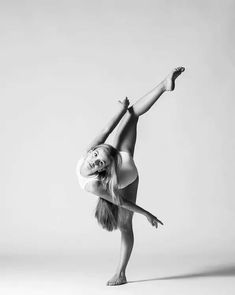 Dance Duet Poses, Family Pictures Baby, Jazz Dance Poses, Contemporary Dance Photography, Broadway Dance, Plant Styling, Dance Picture Poses, Dance Photo Shoot, Dance Magazine