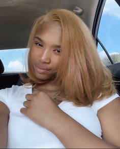 Honey Blonde Bobs Black Women, Honey Blonde Hair With Skunk Stripe, Light Honey Brown Hair Black Women, Relaxed Colored Hair, Honey Blonde Aesthetic, Light Honey Blonde Hair On Black Women, Honey Blonde Quick Weave Black Women, Highlights On Honey Blonde Hair