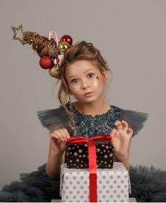 Halloween Infantil, Easter Hair Bows, Xmas Photos, Christmas Shoot, Christmas Mini Sessions, Creative Christmas Trees, Crazy Hair Day At School, Easter Hair Bow, Christmas Hairstyles