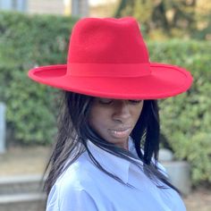 Large brim fedora made with red wool felt. To make this hat, we use a merino wool felt capeline weighing 200 grams. It is a high quality felt that retains the shape of the hat Garnished with a ivory grosgrain ribbon of 2.5 centimeters wide. Elegant fedora for man and woman. The measurements in centimeters are 36 x 34. Brim length 9.5. (These measurements may vary slightly depending on the size of the hat) For its elaboration we only use hoods and capelines of resistant wool felt of very good qua Red Fitted Fedora With Curved Brim, Fitted Red Fedora With Curved Brim, Classic Red Fedora Felt Hat, Classic Red Brimmed Felt Hat, Red Fitted Fedora Felt Hat, Red Fedora With Short Brim For Winter, Fitted Red Fedora Felt Hat, Classic Red Fedora With Wide Brim, Red Short Brim Fedora For Winter