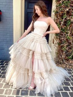 Ballkleid A-Linie trägerlos Tüll lang mit gestuften Rüschen Tiered Prom Dress, Tulle Long Prom Dress, Tulle Prom Dress, Tulle Fabric, Long Prom Dress, Bride Dress, Occasion Dresses, Bridesmaid Dress, Mother Of The Bride