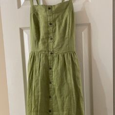 Nwt Banana Republic Green Linen Sundress. 100% Ramie Fabric Casual Linen Sundress For Brunch, Casual Linen Midi Dress For Brunch, Casual Linen Mini Dress For Brunch, Casual Fitted Linen Sundress, Fitted Linen Casual Sundress, Casual Green Midi Dress For Dress Down, Casual Green Midi Dress For Dress Down Occasions, Casual Linen Beach Dress With Fitted Waist, Casual Fitted Linen Beach Dress