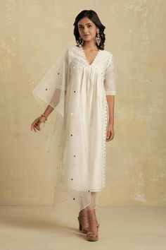 Shop for Charkhee White Chanderi Embroidered Kurta Set for Women Online at Aza Fashions White Indian Dress, Pant Embroidery, Organza Kurti, White Kurti, Mirror Embroidery, Fashion Illustration Sketches Dresses, White Kurta, Indo Western Dress, Kurta Neck Design