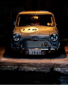 an old car is parked in the dark