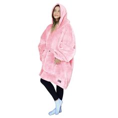 Cozy up with this stylish Tirrinia Micro Fleece Oversized Hoodie Blanket Sweatshirt, whether it be an ideal accessory for ourdoor, or just the sofa around the house, you will want one for every room and family member! This elegant blanket sweatshirt will come in handy on any occasion with a classic simple design that brings a stylish way to cuddle up in any room with the pleasant Fleece lining. Ways To Cuddle, Blanket Sweatshirt, Comfort Gifts, Basic Sweatshirt, Blanket Hoodie, Hoodie Blanket, Flannel Women, Sweatshirts Pattern, Wearable Blanket