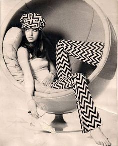 Black and White 70s Mode, Fashion 60s, 60’s Fashion, 1960 Fashion, Mode Hippie, 60s And 70s Fashion, Fashion 1960s, Swinging Sixties