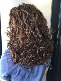 2024 Long Layered Haircuts for Curly Hair | Expert Tips & Trends Haircuts For Round Faces Long Layered Curly Hair, Medium Length Haircut Styles For Women, Curly Round Layers, Medium To Long Layers, Curly Haircut Long Layers, Curly Hair Cuts Women, Curly Hair Layered Haircut, Medium Length Haircut For Curly Hair Natural Curls, Back Of Haircut