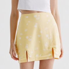 Yellow Skirt With White Flowers Two Slits In The Front (So Flattering) Fully Functioning Zipper In Back Nwt Open To Offers Size L, Fits Size L Or Xl Best Trendy Skirt With Split Hem For Spring, Trendy Split Hem Summer Skirt, Trendy Summer Skirt With Split Hem, Fitted Yellow Mini Skirt For Summer, Fitted Skirt With Split Hem For Summer, Trendy High-waist Yellow Skirt, Trendy High Waist Yellow Skirt, Casual White Split Skirt, Casual White Skirt With Split