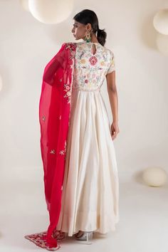 Ivory half sleeves flared chanderi anarkali with gul bloom aari embroidery on the yoke using pearls-beads highlights. Paired with a contrasting rani pink scallop bloom border dupatta. - Aza Fashions Chanderi Anarkali, Anarkali With Dupatta, Organza Embroidery, Rani Pink, Aari Embroidery, Aari Work, Anarkali, Aza Fashion, Half Sleeves