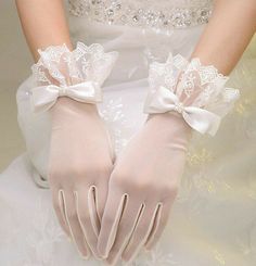 Elegant Gloves, Short Gloves, Gloves Fashion, Wedding Gloves, Bridal Gloves, Lace Gloves, White Bridal, Moda Vintage, Floral Short