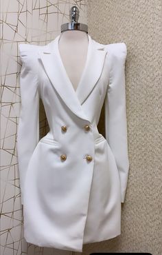 Blazer Dress Aesthetic, Blazer Outfits Graduation, Vest Dress Outfit Classy, Elegant White Formal Blazer Dress, Elegant Fitted White Blazer Dress, Graduation Looks Outfits Classy, Chic White Semi-formal Blazer Dress, White Mini Blazer Dress For Semi-formal Occasions