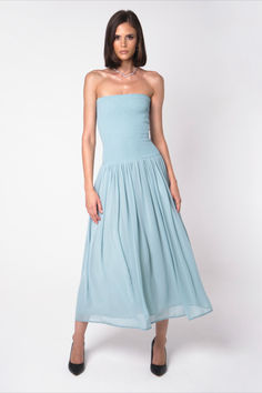 A fusion of ease and elegance. Featuring a fitted strapless bodice and flowing maxi skirt, it effortlessly embodies style and comfort with the simplicity and chicness of turquoise. Silk Touch, Cotton Skirt, Chic Dress, The Dreamers, Dresses For Sale, Blue Dresses, Maxi Skirt, Dress Shop, York City