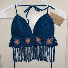 New With Tag! Adjustable Straps And Soft Pads! This Crochet Top Is Brand New With The Tag. I Tried It On And Unfortunately It’s Too Small On Me. I’d Say It’s Close To A 32/34 Rib Cage And A/B Cup Size Crochet Flower Top, Cute Sewing Projects, Turtle Neck Crop Top, Strappy Crop Top, Graphic Crop Top, Tie Dye Crop Top, Flower Top, Cup A, Striped Sweatshirts