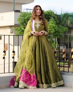 Pakistani Women Dresses, Floral Frocks, Pakistani Wedding Outfits, Stylish Short Dresses, Pakistani Dresses Casual, Pakistani Fashion Party Wear, Pakistani Fancy Dresses, Beautiful Pakistani Dresses, Set Designs