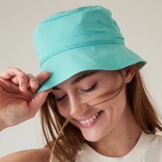 “Featherweight” Stretch *Lightweigth M/L Soft Casual Breathable Bucket Hat, Casual Solid Breathable Bucket Hat, Sporty Bucket Hat With Curved Brim For Sports, Sporty Breathable Bucket Hat, Sporty Bucket Hat For Sports, Lightweight Green Casual Hat, Casual Lightweight Green Hat, Sporty Everyday Hats, Solid Color Sports Bucket Hat With Upf 50+