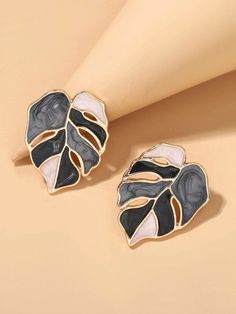 Geometric Jewelry Earrings, Jewelry Accessories Aesthetic, Engagement Rings Art Deco, Aesthetics Jewelry, Drawing Jewelry, Trending Crafts, Antique Engagement Ring, Fancy Earrings, Girly Accessories