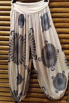 Baggy harem pants with mandala print, rayon and cotton, wide and adaptable, elastic waist, one size fits all. White Cotton Skirt, Japanese Sleeve, Mandala Print, Wide Trousers, Cotton Skirt, Tai Chi, One Size Fits All, Harem Pants, Elastic Waist