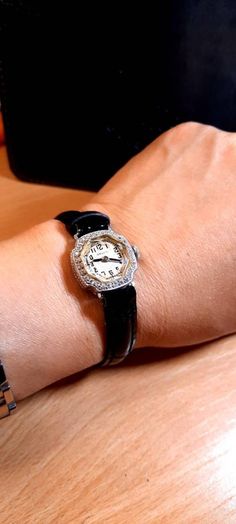 A Fine Antique Ladies vintage Gruen watch ladies runs well.  Highest quality antique/ vintage Luxury of all time ⚜️🔱⚜️🔱⚜️🔱⚜️🔱⚜️ Platinum diamonds watch ⚜️Winds and sets well , excellent timekeeping  🧸Oiled & Serviced ! ⚜️Platinum case 🧸Genuine Diamonds -28 pcs VVS diamonds full cut, total 1cwt+ ⚜️Cosmetic condition: Top- 90%new (minty ) 🧸 wind up, 1920s, 17 rubies Jewels ⚜️ runs strong ,  Platinum case For collection & daily use  Winds and sets well and timekeeping Good. Oiled & Serviced  Case size : 19mmx21.2mm including winding button.  dail face/crystal size : 14.1mmx14.1mm Dispatched Royal Mail  Signed for note : For this watch as  nature of vintage and antique , there will be no guarantee of the time Accuracy, we will check before we ship it make sure the watch is running , if Antique Diamond Watch With Diamond Hour Markers, Art Deco Round Diamond Watch As Gift, Art Deco Diamond Watch For Anniversary, Anniversary Art Deco Diamond Watch, Vintage Evening Diamond Watch With Round Dial, Antique Diamond Watch For Evening, Antique Diamond Watch As Gift, Vintage Diamond Watch With Single Cut Diamonds, Antique Diamond Jewelry And Watches