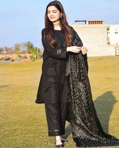 Kainat Faisal Dress, Bengali Woman, Kainat Faisal, Black Pakistani Dress, Dress Design Pakistani, Wear Black Dresses, Designer Party Dresses, Stylish Short Dresses