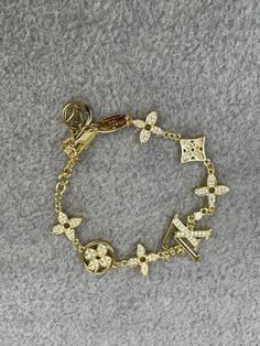 Vintage Louis Vuitton  Chain Bracelet Pristine Quality Assured. Ensuring Impeccable Condition For Every Item. Enjoy Rapid Shipping For Swift Delivery Size:18 Cm Luxury Women's Bracelets With Logo Charm, Luxury Gold Bracelets With Dangling Charms, Luxury Yellow Gold Charm Bracelet Fine Jewelry, Luxury Gold Bracelet With Dangling Charms, Luxury Vintage White Gold Bracelet, Lv Jewelry Bracelet, Luxury Vintage Bracelets For Anniversary, Luxury Vintage Gold Charm Bracelet, Luxury Vintage Gold Diamond Bracelet