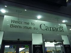 the welcome sign to bienvnue au canada is lit up at night