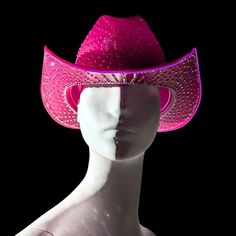 Leve seu visual para o próximo nível com nosso chapéu de cowboy neon com strass. Seu chapéu de cowboy merece tanto destaque quanto seus brincos e colar. Arrase com este chapéu e eleve seu visual para o próximo nível.




Decorado à mão e projetado por Stevie B EXCLUSIVE (Feito sob encomenda em 2 - 3 semanas) Cowboys Hat, Light Up Hats, Performance Gift, Stevie B, Space Cowgirl, Face Jewellery, Chapeau Cowboy, Elegant Hats, Hat Ideas