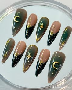 Emerald Nails, Holloween Nails, Dragon Nails, Silver Nail Art, Green Acrylic Nails, Dark Green Nails, Witchy Nails, Hippie Nails, Fantasy Nails