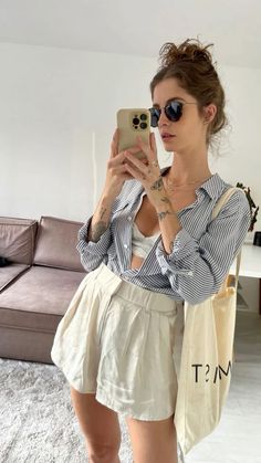 Timeless Summer Outfits Chic, Minimalist Fashion Summer 2023, Summer Travel Outfits 2023, Summer Tank Top Outfits, Looks Com Short, Looks Summer, Estilo Clean, Casual Day Outfits, Summer Fashion Outfits