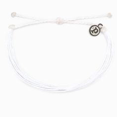 Pura vida white bracelet- original style Pura Vida White Bracelet, Pura Vida Bracelets Aesthetic, Shuffle Outfit, Purvida Bracelets, Brrr Basket, Christmas List Items, Realistic Wishlist, Bday Fits, Costa Rica Pura Vida