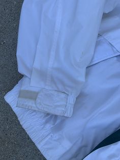 "Make this jacket your go-to winter puffer. Estimate Size: XL Brand: Towne by London Fog Has a few barely visible stains as shown in images Length: 25\" Bust: 50\" Waist: 48\"" White Weatherproof Long Sleeve Outerwear, White Windbreaker With Pockets For Cold Weather, Casual White Outerwear With Elastic Cuffs, Vintage Puffer Jacket, Nautical Vintage, Rose Cocktail, Handmade Backpacks, Winter Puffer, London Fog