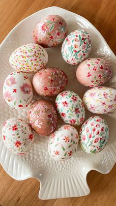 Pretty Easter Eggs, Painted Easter Eggs Ideas, 7 Sin Norooz Ideas, Cute Easter Decor, Easter Egg Painting Easy, Easter Decor Aesthetic, Easter Egg Ideas Decorating, Painted Eggs Art, Easter Egg Aesthetic