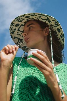 Meghan Roche, Bucket Hat Design, Lack Of Color, Hat Design, Long Faces, Wearing A Hat, Green Print, Perfect Woman, Inspiration Mode