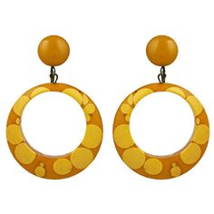 1930s injection dot bakelite hoop earrings with banana dots on caramel bakelite. Screw back fittings.
 Excellent condition 70s Jewelry Accessories, 60s Earrings, 60s Jewelry, Bunny Jewelry, 70s Jewelry, Orange Jewelry, October Birthstone Jewelry, Bakelite Jewelry, Deco Earrings