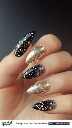 New Year Nails Inspiration, New Years Nail Designs 2025, Nails Inspiration New Year, Green And Gold Holiday Nails, New Years Nails 2024, New Year Nails Design 2024, Classy New Years Nails, New Year Eve Nails, Nails For The New Year