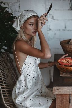 Mode Editorials, Photographie Portrait Inspiration, Estilo Hippie, Summer Aesthetic, Photo Inspiration, Photography Inspiration, Batik, Photography Poses, Boho Fashion