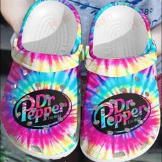 a pair of slippers with the word dr pepper on them