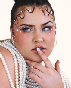 Clutch your pearls ✨ with @jayci_nicole_ This month in my educational community, photographers were challenged to do a beauty photoshoot, so I decided to do one too! If you want to join in on the monthly challenges and watch 150+ videos lessons on photography as soon as you join, go to patreon.com/madetomake 📸 Miss @jayci_nicole_ is a double threat with her modeling and makeup skills! She absolutely killed this look. 🫶🏻 @makeupby_jayci Pearl Editorial Makeup, Pearl Makeup Photoshoot, Beads Makeup Look, Editorial Beauty Makeup, Pearls Photoshoot Ideas, Pearls Eye Makeup, Pearl Photoshoot Ideas, Pearl Makeup Look, Rhinestones On Face