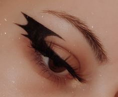 Bat Wing Eye Makeup, Halloween Makeup Looks Bat, Batwing Eyeliner Halloween, Two Wing Eyeliner, Bat Eyeliner Makeup, Sharp Black Eyeliner, Bat Liner Hooded Eyes, Bat Winged Eyeliner, Black Eyeliner Looks Creative