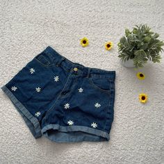 Floral Daisy Denim Shirt Brand New Size M (6) Y2k Low Rise Jeans, Low Rise Jean Shorts, Shein Shorts, Black Leather Shorts, Ripped Jean Shorts, Cute Pants, Flowy Shorts, Brown Shorts, Belted Shorts