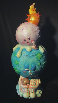 there is a small statue made to look like the earth and two birds sitting on top of it